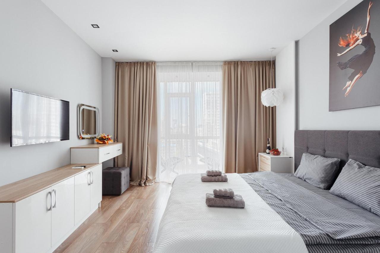 White Apartment In 12 Floor Одесса Экстерьер фото