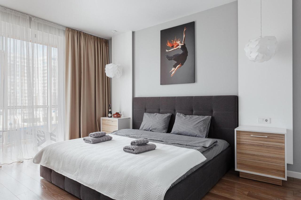 White Apartment In 12 Floor Одесса Экстерьер фото