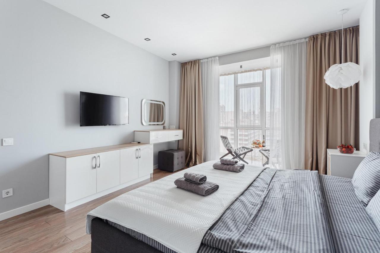 White Apartment In 12 Floor Одесса Экстерьер фото